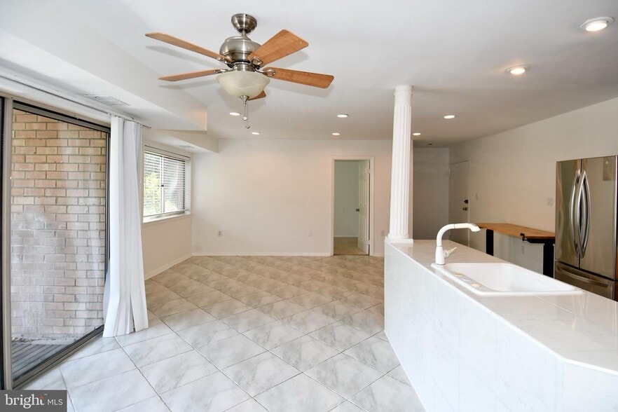 Building Photo - 12415 Braxfield Ct