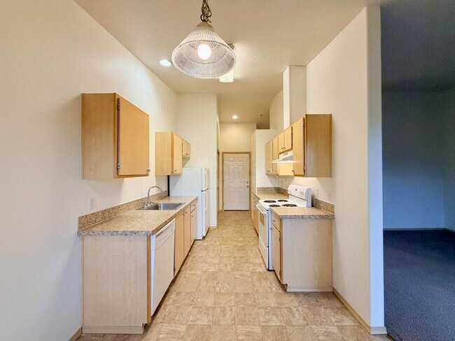 Building Photo - 10020 SW 125th Ave