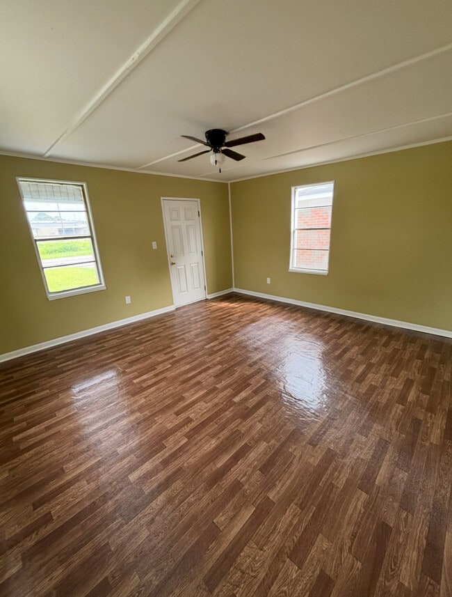 LIVING ROOM - 1126 Alabama Ave