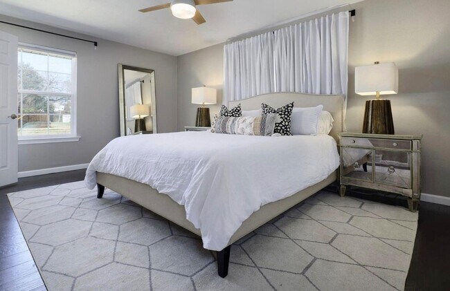 Building Photo - 10282 Vinemont St