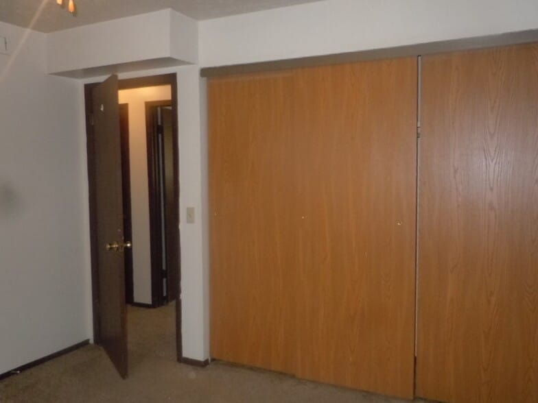 Building Photo - 724 Patty Dr