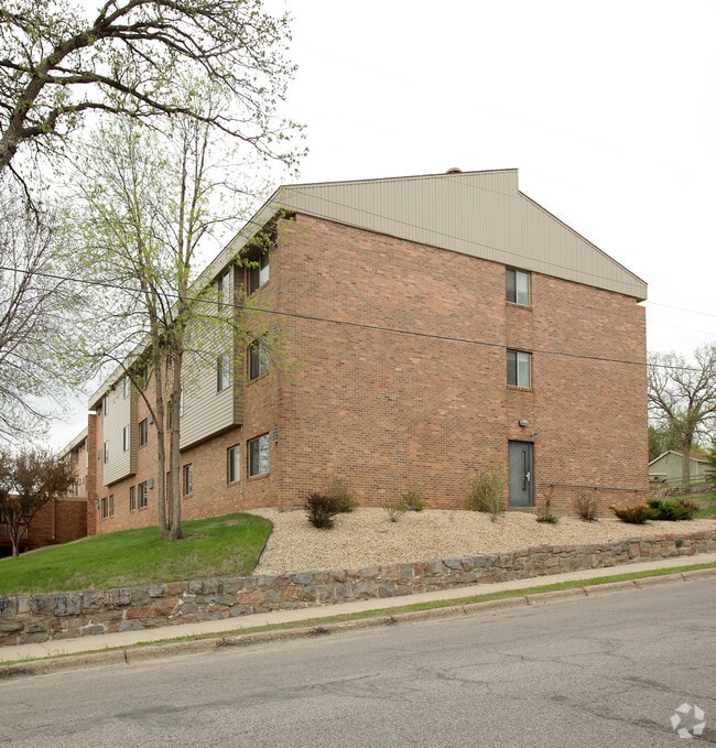Russell Arms Apartments 315 Division St Sauk Rapids MN 56379