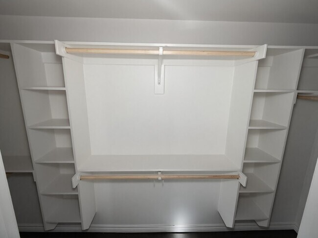 Building Photo - 1512 W Day St