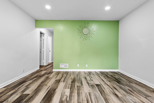 Building Photo - 317 Ross Ave