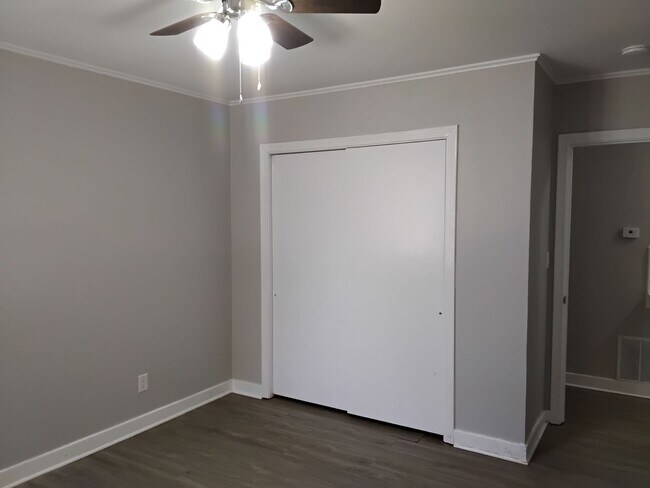 Building Photo - $500 OFF MOVE IN SPECIAL - HEART OF BROADMOOR HOME-3/1.5
