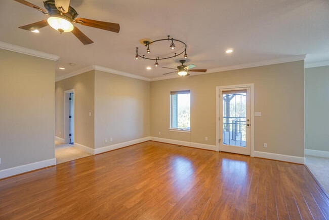 Building Photo - FOUR BEDROOM HOUSE IN LACAMAS SHORES WINTE...