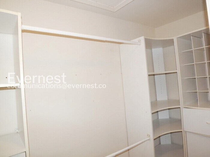 Building Photo - 13422 Burrough Farm Dr