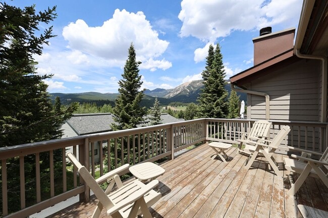 Primary Photo - Large Condo with Garage