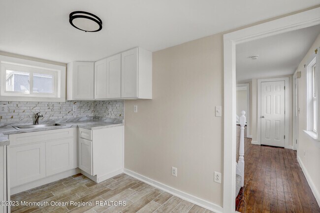 Building Photo - 12 Main St