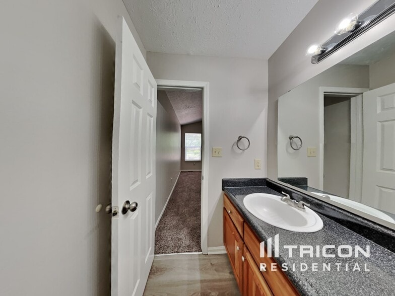 Building Photo - 6422 Coconut Ct
