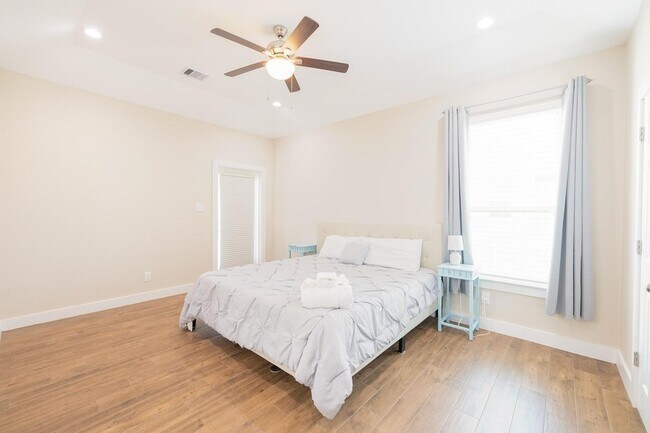 Building Photo - 4129 Fort Bend Dr