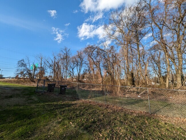 Building Photo - 1836 Perryville Rd