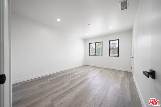 Building Photo - 4110 Normandie Ave