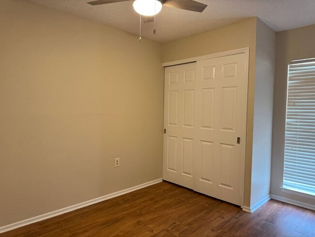 Building Photo - 104 Meadow Hill