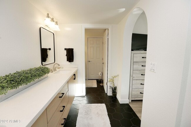 Building Photo - 11271 E Poinsettia Dr