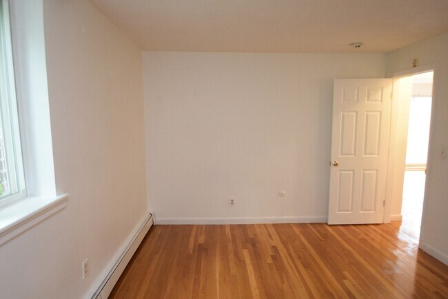 Building Photo - 135 Inman St