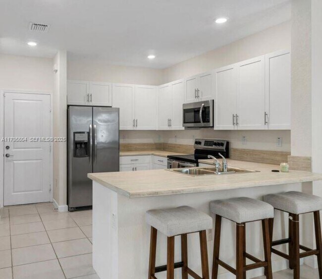 Building Photo - 1414 SE 26th Ter