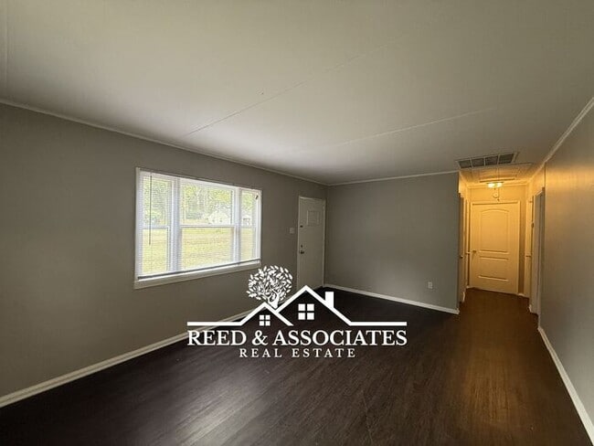 Building Photo - Adorable Millington Home