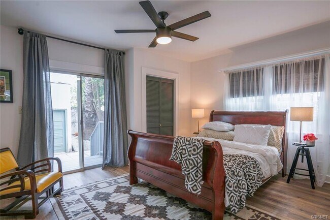 908 Victoris Ave - 908 Victoria Ave