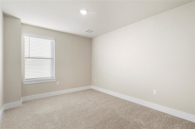 Building Photo - 15701 Oglethorpe Dr