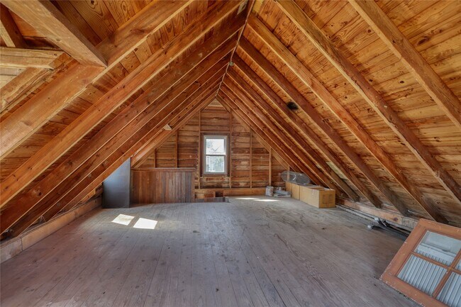 Building Photo - 252 S Bell St