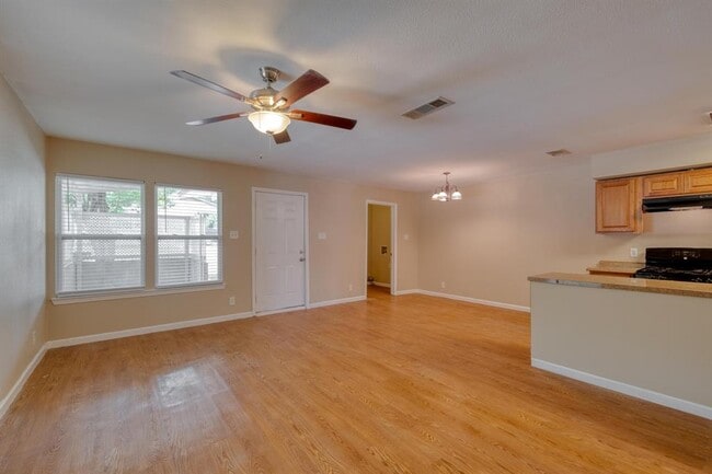 Building Photo - 2700 Catalina Dr