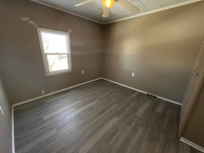 Building Photo - 818 9th Ave