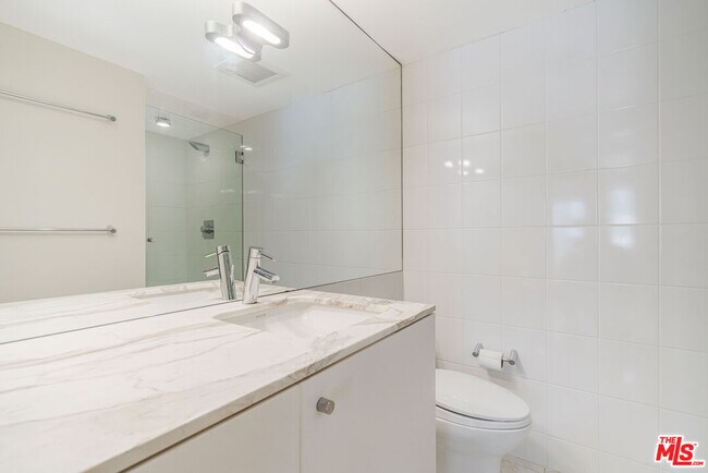 Building Photo - 17083 Palisades Cir