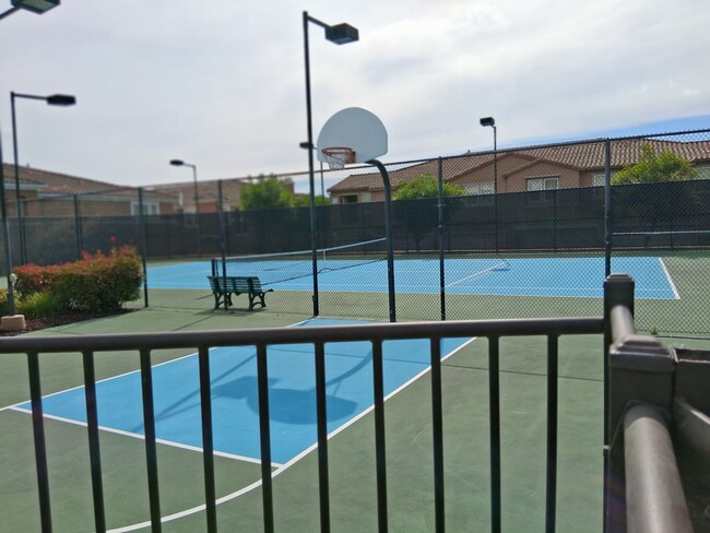 Building Photo - Savannah Terrace 2 BR, 2 BA Unit In Sabre Springs