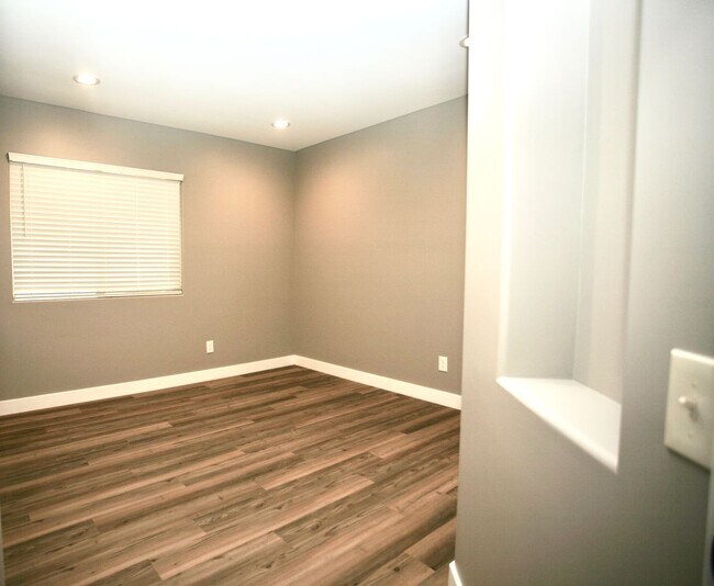 Building Photo - Valle Caballo Ln