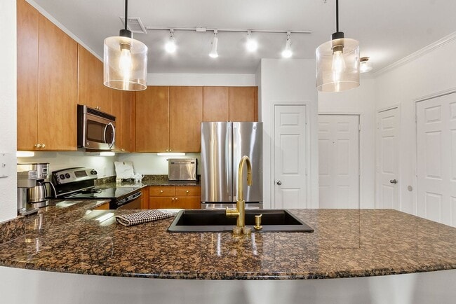 Building Photo - Midtown Village 2 Bed 2 Bath Condo! Available June 1st!