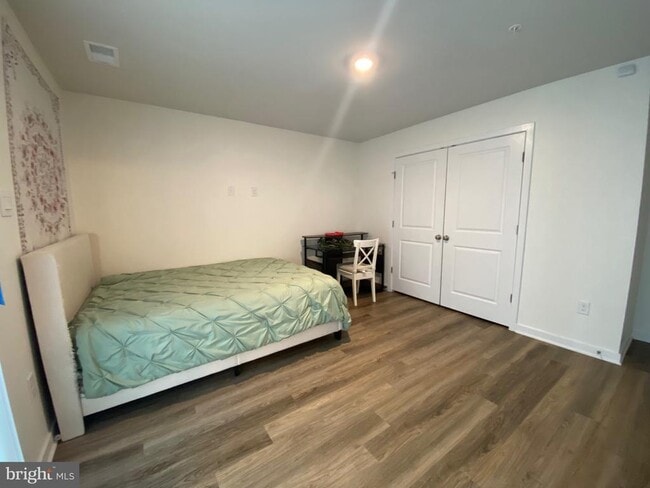 Building Photo - 7530 Daybreak Dr