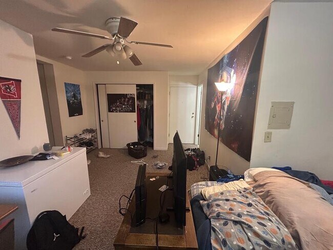 Building Photo - 134 E Johnson St