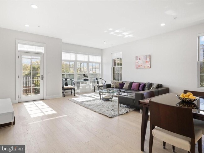 Building Photo - 1701 16th St N