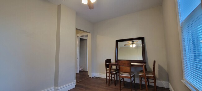 Building Photo - 628 25th St