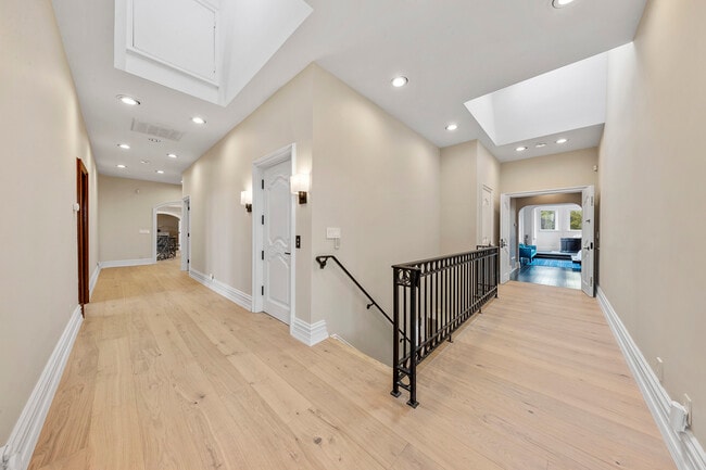 Building Photo - 142 Hoover Dr