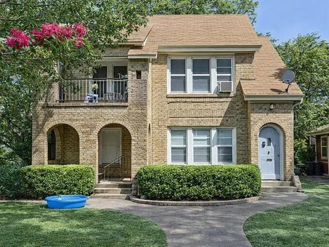 Building Photo - 5930 Victor St