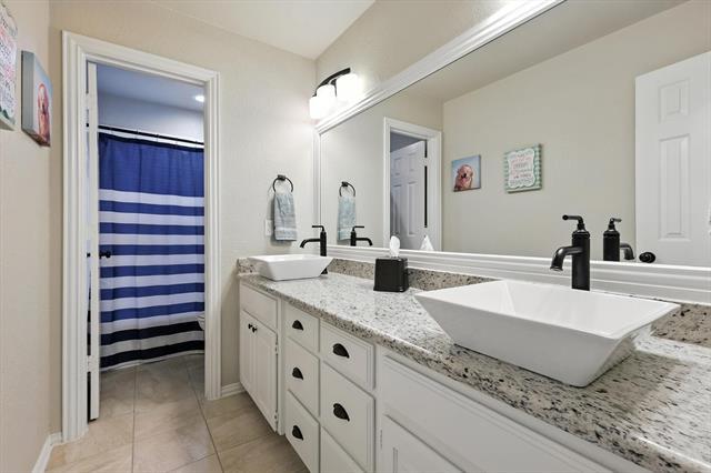 Building Photo - 33 Oak Forrest Cir