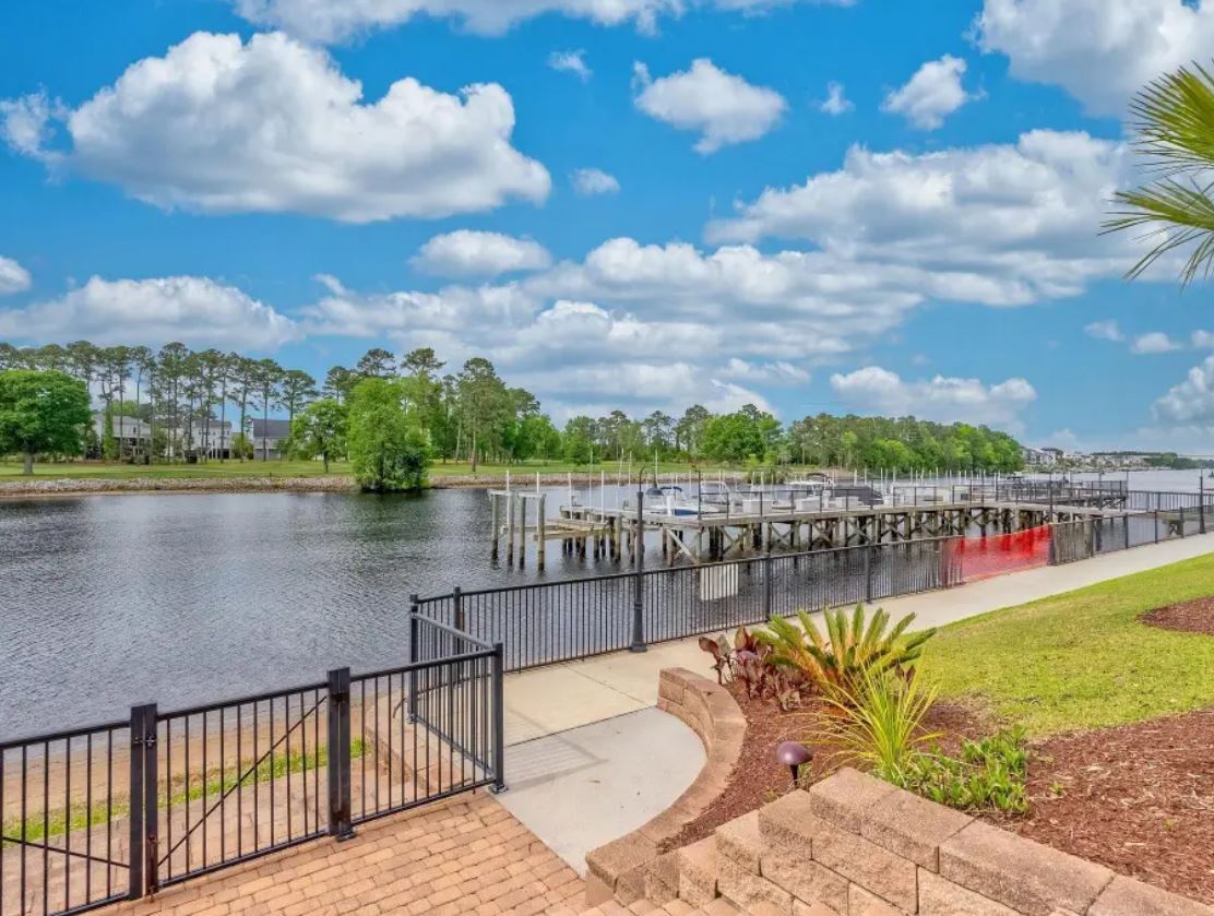 Building Photo - 265 Venice Way