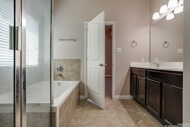 Building Photo - 2307 Clover Ridge