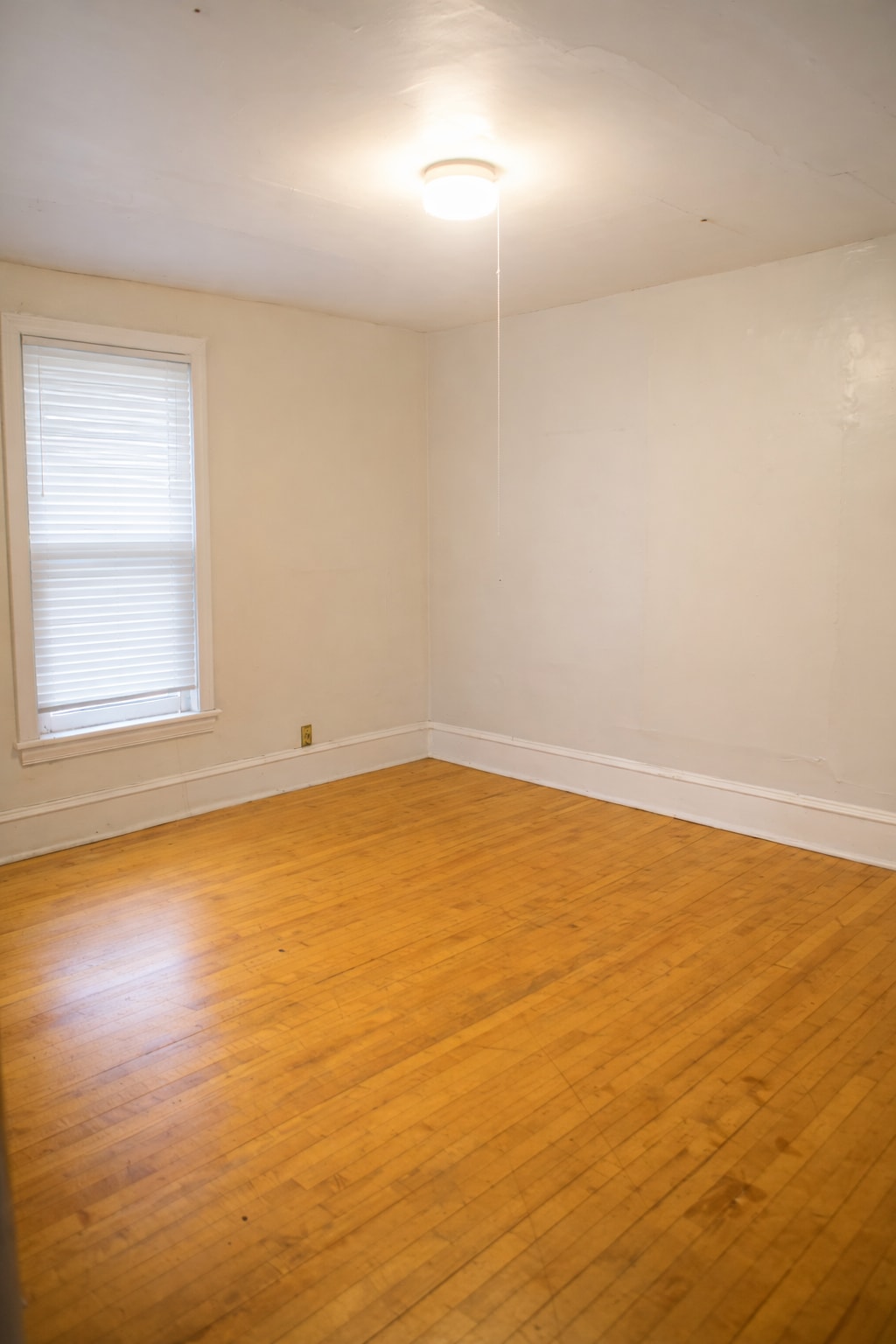 Building Photo - 1212 Como Ave SE