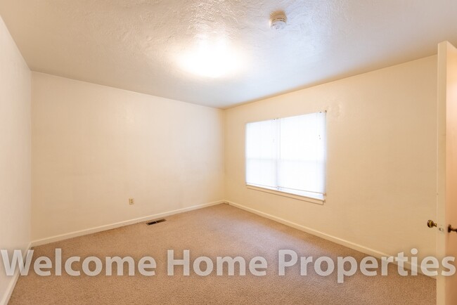 Building Photo - Clean 2 Bedroom Apartment Close to WWU