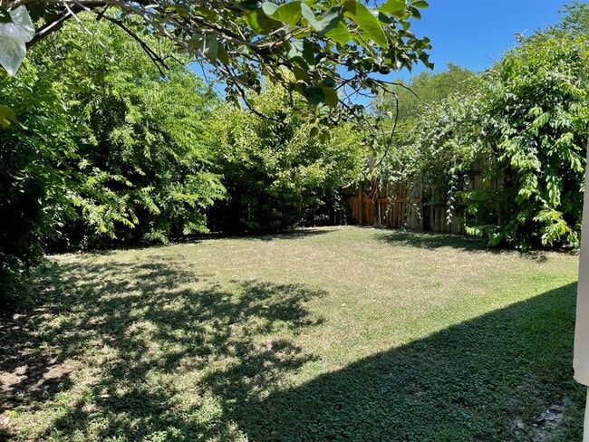 Building Photo - 12200 Thompkins Dr