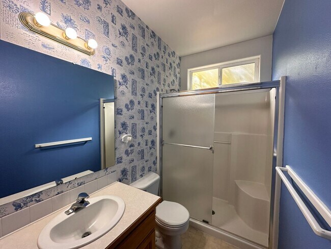 Building Photo - River Road Craftsman Style Home