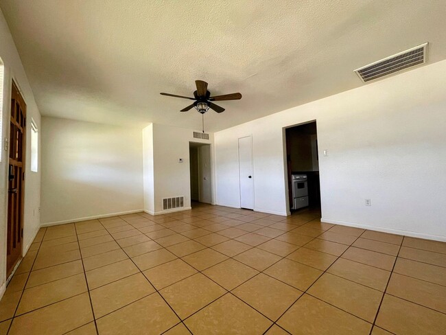 Building Photo - Comfortably Updated 4-Bedroom 2-Bathroom O...
