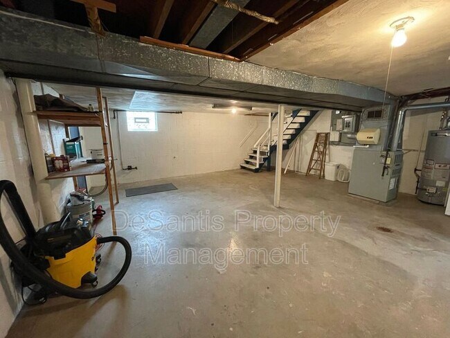 Building Photo - 157 Merritt Ave