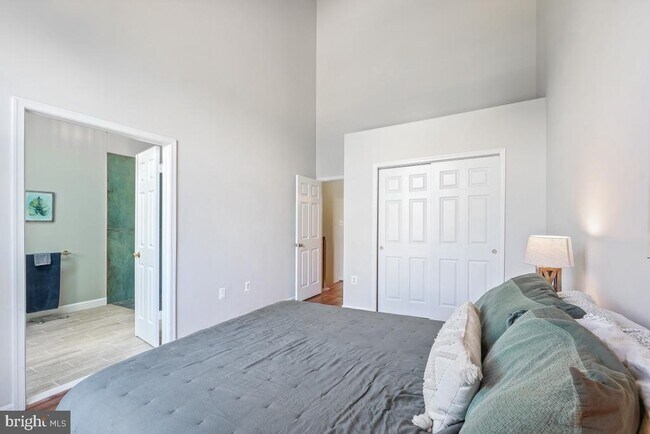 Building Photo - 46934 Trumpet Cir