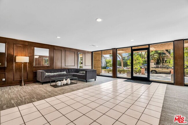 Building Photo - 1124 Kings Rd