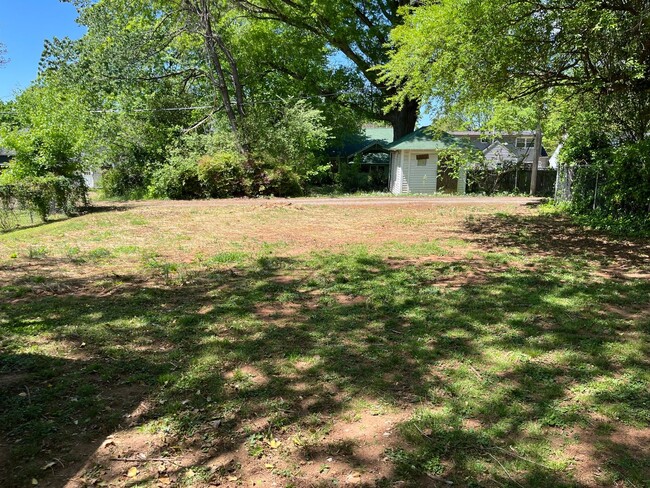 Building Photo - Newly Renovated 2 Bedroom Bungalow!!!