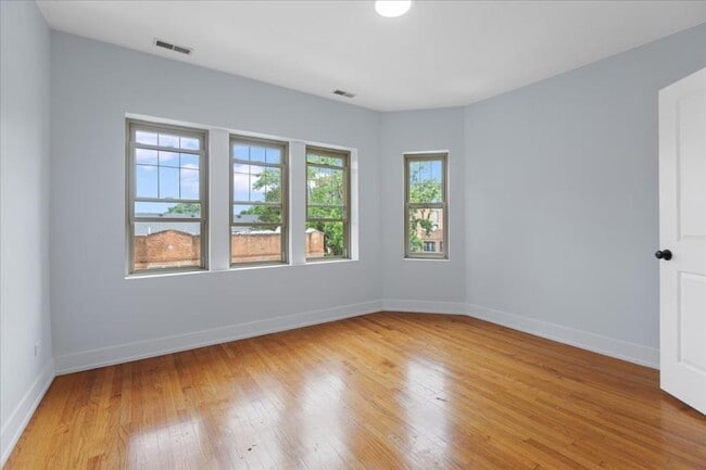 Primary Photo - 2 bedroom in Chicago IL 60618